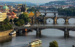 Картинка город, паром, Прага, река, Чехия, мосты