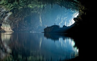 Обои пещера, человек, озеро, природа