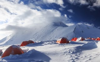 Обои палатки, снег, Вершина Раздельная, горы, 6100м, Vitaliy Rage, небо
