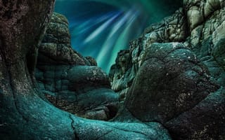 Картинка скалы, северное сияние, Алексей Сулоев, баренцево море, мурманск, терибирка