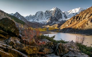 Картинка алтай, утро, вершины Северо-Чуйского хребта, верхне-шавлинское озеро, осень