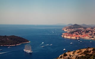 Картинка Dubrovnik, корабль, пейзаж, море, горы, природа, Хорватия, Croatia, город, яхты, Дубровник