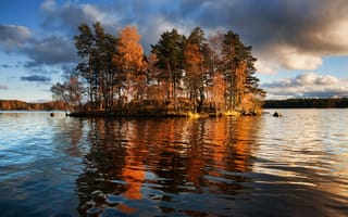 Обои природа, осень, деревья, озеро, облака, отражение, небо