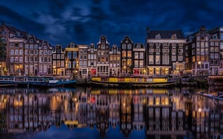 Картинка Вечер на набережной Амстердама, Нидерланды