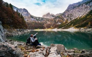 Картинка Альпы, туристы, природа, пейзаж, пара, озеро, леса, горы