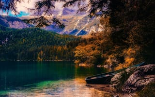 Картинка Италия, осень, озеро, пейзаж, камень, деревья, горы, лодка, природа