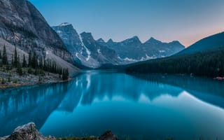 Картинка озеро морейн, альберта, сумерки, канада