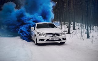 Картинка Mercedes-Benz, дым, зима, e-class, лес, c207