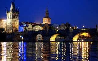Картинка Чехия, вечер, город, освещение, башни, Прага, здания, мост, река