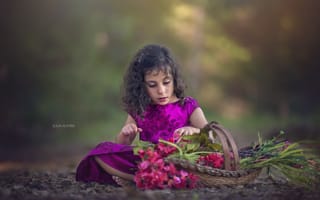Картинка Julia Altork, девочка, корзина, природа, платье, цветы, босая, ребёнок, босиком