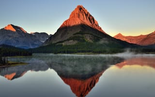 Обои Гора, озеро, отражение
