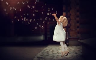 Обои пузыри, Марианна Смолина, игра, малышка, ребёнок, прыжок, девочка