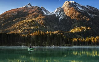 Картинка пейзаж, лодка, рыбак, Lazar Ioan Ovidiu, леса, снега, горы, Бавария, озеро, отражение, природа, Германия, вершины