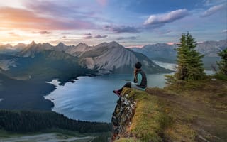 Картинка Канада, турист, пейзаж, горы, природа, леса, девушка, озеро