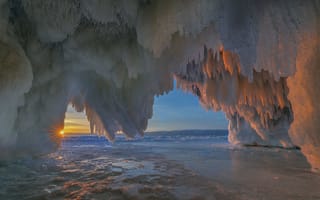 Картинка море, Владимир Рябков, лучи, лёд, природа, закат, остров Харанцы, грот, солнце