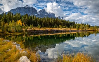 Картинка осень, лес, Канада, горы, озеро, отражение, Perry Hoag
