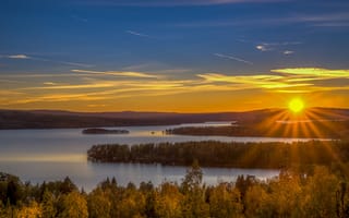 Обои Швеция, закат, леса, холмы, природа, солнце, осень, лучи, река, пейзаж