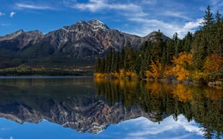 Обои осень, озеро, Канада, утро, пейзаж, Perry Hoag, отражение, горы, лес