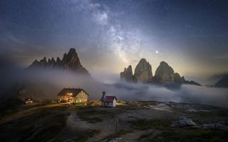 Картинка небо, облака, пейзаж, Roberto Aldrovandi, природа, туман, дома, ночь, звёзды, горы, Доломиты
