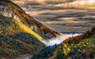 Картинка осень, природа, пейзаж, леса, деревня, туман, долина, горы, небо, дома, тучи