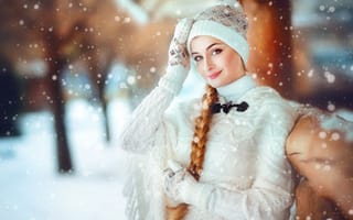 Обои девушка, длинные волосы, снег, зима, модель, Ольга Бойко, коса, Olga Boyko, варежки, фотограф, шапка, портрет