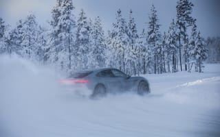 Обои Porsche, 2020, Taycan, драйв, снег, суперкар, скорость, Зима