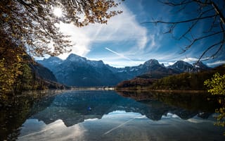 Картинка осень, озеро, пейзаж, Almsee, природа, отражение, Альмзе, горы, деревья, Австрия, солнце