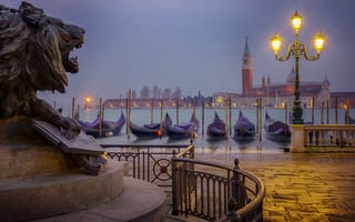 Обои Италия, Венеция, утро, город, лодки, скульптура, канал