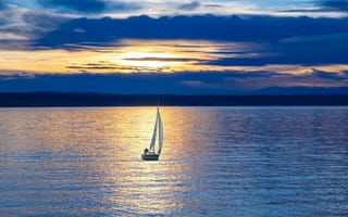 Картинка вечер, закат, озеро, лодка, парус