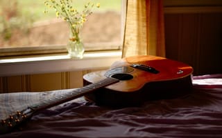 Картинка Гитара, окно, кровать