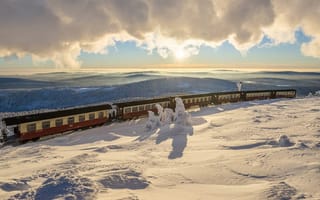 Картинка поезд, вагоны, снег, горизонт, зима