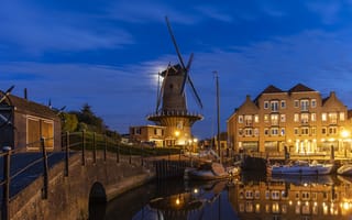 Картинка ночь, Нидерланды, гавань, мост, город, лодки, Виллемстад, освещение, мельница, дома, здания