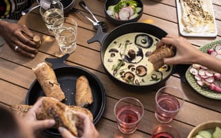 Картинка cast iron pan, чугунная сковорода, грибной соус, Mushroom Sauce, Radish Salad, Overallt, IKEA
