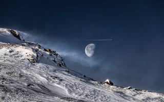 Картинка горы, луна, облака, самолет