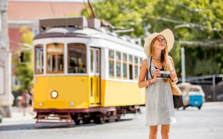 Картинка yellow tram, Lisbon, Portugal