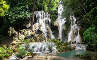 Обои деревья, водопад, kuang si falls, джунгли, лаос, скала, тропики, кусты, мох, зелень, лес, камни