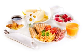 Картинка малина, завтрак, круасан, сок, мюсли, ромашки, дыньки, кофе, дыня, помидор, бекон