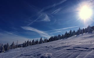 Обои небо, зима, снег, горы, солнце, деревья