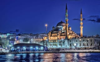 Картинка ночь, новая мечеть, огни, турция, море, минарет, стамбул, дома