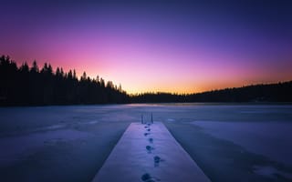 Картинка озеро, следы, снег, закат, мост