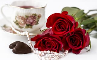 Картинка розы, конфета, ожерелье, чай, жемчуг, чашка