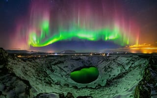 Картинка свет, ночь, звезды, огни, исландия, kerið, кратер, северное сияние, керид, кратерное озеро
