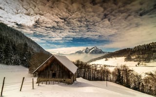 Картинка облака, снег, пейзаж, зима, деревья, горы, дом