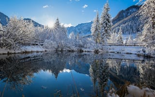 Картинка небо, горы, солнце, свет, деревья, снег, озеро, зима, отражение, природа