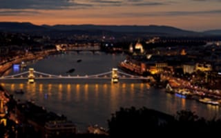 Картинка ночь, венгрия, сверху, город, будапешт, мост, цепной мост, вид, горы, огни
