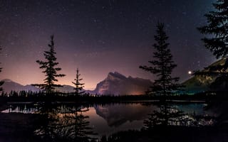 Картинка небо, ночь, альберта, канада, сумерки, национальный парк банф, пейзаж, озеро, звезды