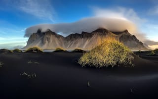 Картинка небо, исландия, горы, вулканический песок, чёрный песок, облака