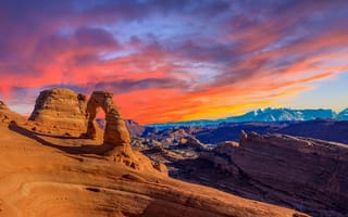 Картинка небо, облака, сша, скалы, каньон, арка, штат юта, национальный парк арки