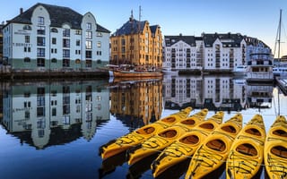 Картинка отражение, олесунн, лодки, норвегия, здания