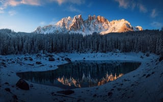 Картинка небо, снег, горы, лес, деревья, отражение, доломитовые альпы, италия